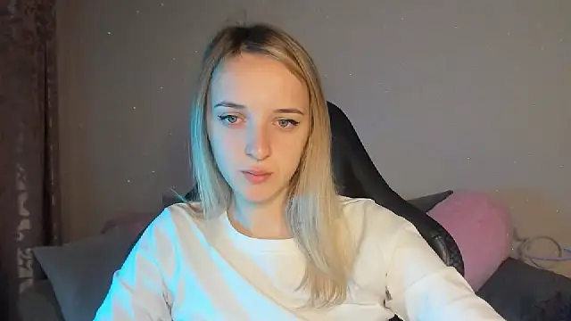 Snapshot of RouseReed chatting on 11, 10, 2025 RouseReed online show from 11, 10, 2025