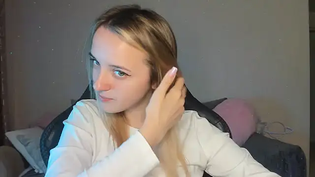 Snapshot of RouseReed chatting on 13, 10, 2025 RouseReed online show from 13, 10, 2025