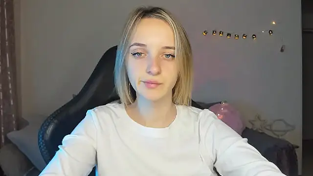 Snapshot of RouseReed chatting on 25, 10, 2025 RouseReed online show from 25, 10, 2025