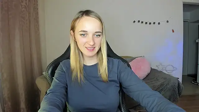 Snapshot of RouseReed chatting on 13, 11, 2025 RouseReed online show from 13, 11, 2025