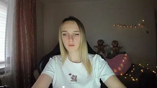 Snapshot of RouseReed chatting on 21, 11, 2025 RouseReed online show from 21, 11, 2025