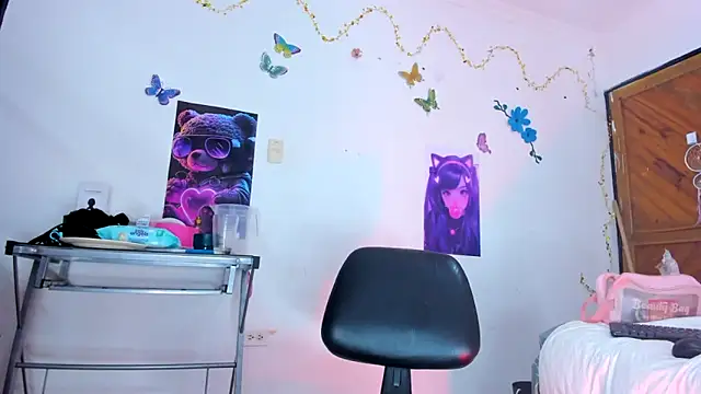 Emily Coper18 online show from 18, 2, 2025