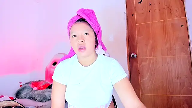 Emily Coper18 online show from 25, 4, 2026