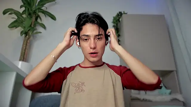 Snapshot of sebas_rose chatting on 5, 1, 2025 sebas rose online show from 5, 1, 2025