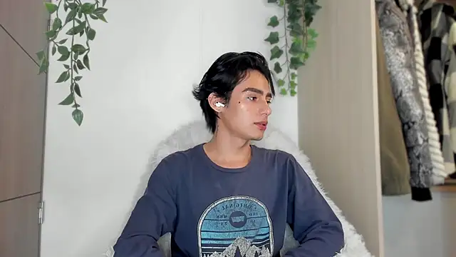 Snapshot of sebas_rose chatting on 8, 3, 2025 sebas rose online show from 8, 3, 2025