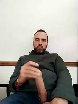 Snapshot of leon3875 chatting on 4, 12, 2024 leon3875 online show from 4, 12, 2024