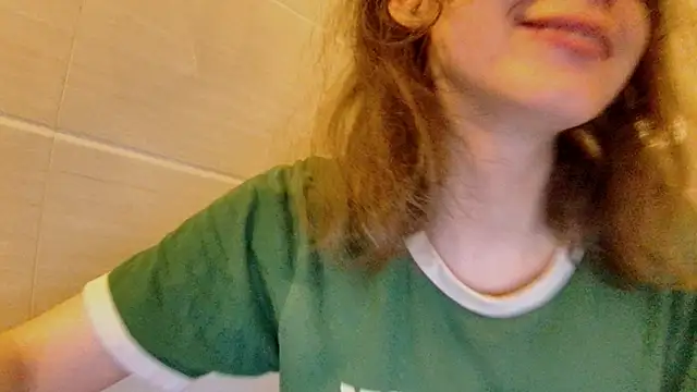 Snapshot of sun_place chatting on 4, 10, 2025 sun place online show from 4, 10, 2025