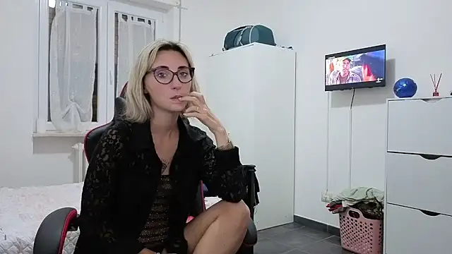 sexy blondie92 online show from 1, 10, 2025