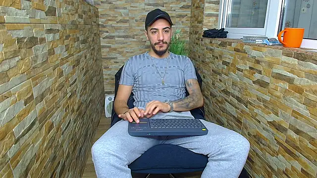 Snapshot of AndrewBanner chatting on 14, 1, 2025 AndrewBanner online show from 14, 1, 2025
