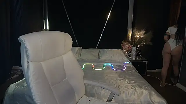 Snapshot of AmberDismond chatting on 12, 11, 2025 AmberDismond online show from 12, 11, 2025