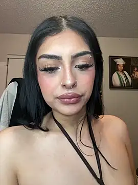 ThickerThanYoBitch online show from 12, 10, 2025