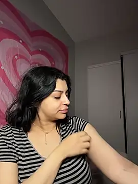 ThickerThanYoBitch online show from 15, 2, 2026