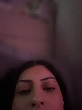 ThickerThanYoBitch online show from 13, 5, 2026