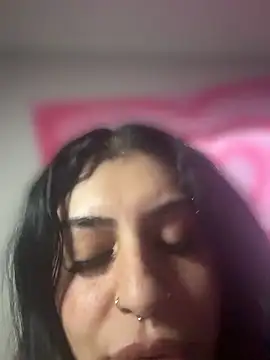ThickerThanYoBitch online show from 17, 6, 2026