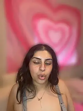ThickerThanYoBitch online show from 17, 7, 2026