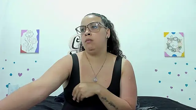 Danielaandximena online show from 7, 10, 2025
