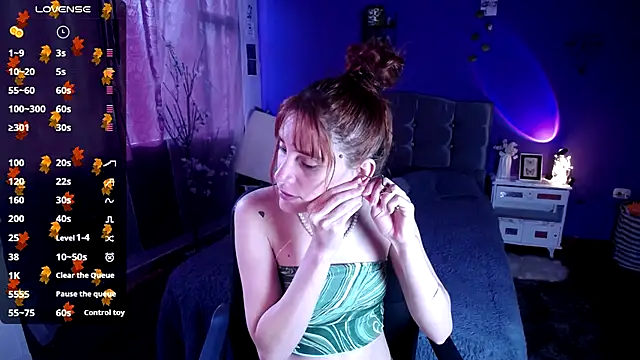 IsaBaileys  online show from 4, 11, 2025