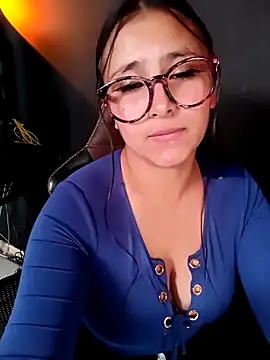 Snapshot of Cute_Penelope chatting on 7, 3, 2025 Cute Penelope online show from 7, 3, 2025