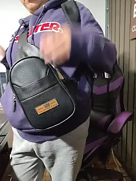 Snapshot of Cute_Penelope chatting on 17, 12, 2025 Cute Penelope online show from 17, 12, 2025