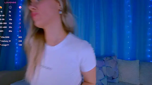 Snapshot of Nika_Bloom chatting on 4, 3, 2025 Nika Bloom online show from 4, 3, 2025