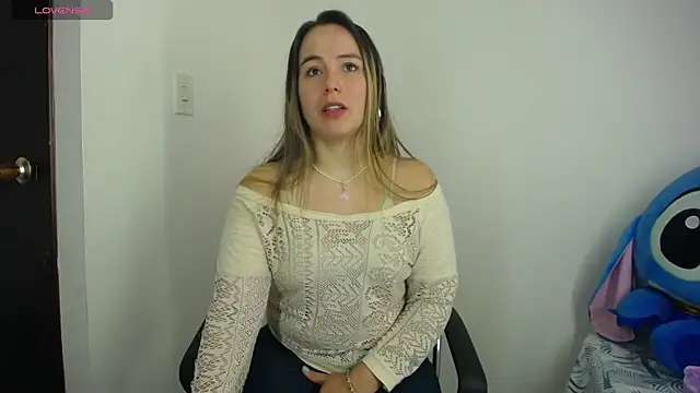 Snapshot of LauraSofia_Cam chatting on 11, 4, 2026 LauraSofia Cam online show from 11, 4, 2026