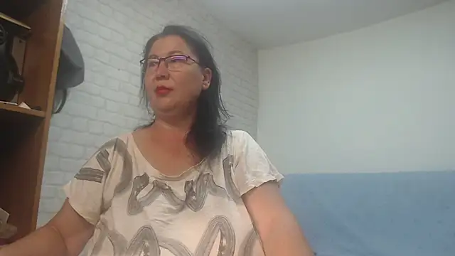 Snapshot of EmmaSquirt chatting on 4, 11, 2025 EmmaSquirt online show from 4, 11, 2025