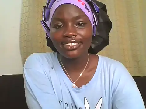 Snapshot of Mon_cherrie_ chatting on 8, 1, 2026 Mon cherrie online show from 8, 1, 2026