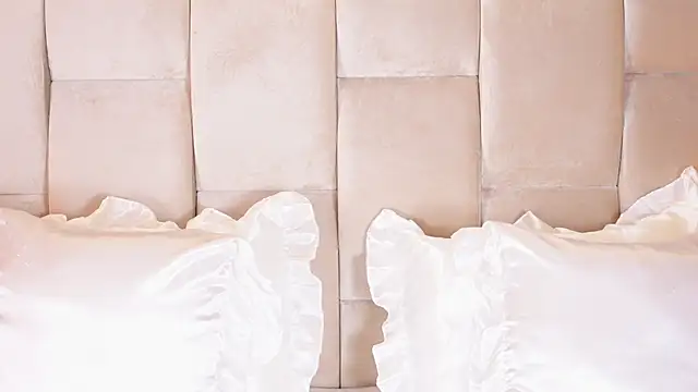 KiraKayleigh1 online show from 18, 4, 2026