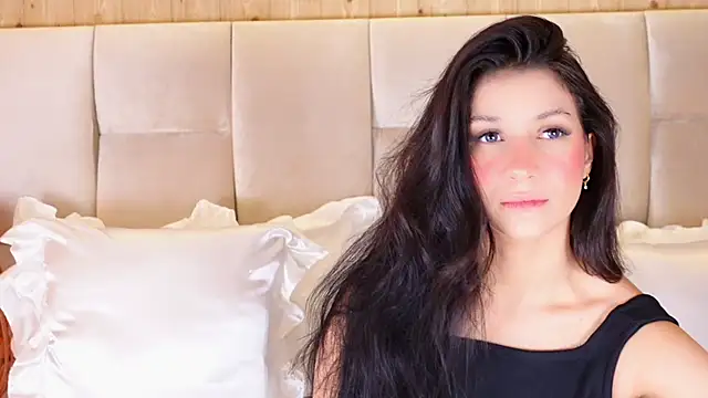 KiraKayleigh1 online show from 12, 6, 2026