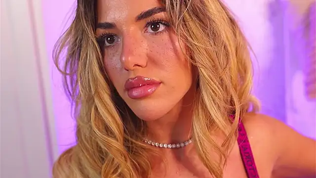 ClaraHazel online show from 26, 11, 2025