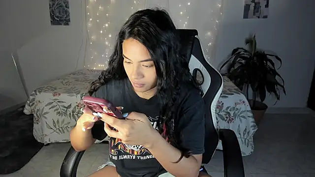 Riana Kean online show from 27, 10, 2025