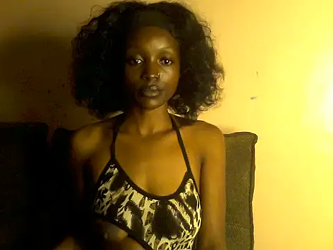 Snapshot of petite_clara24 chatting on 29, 4, 2026 petite clara24 online show from 29, 4, 2026