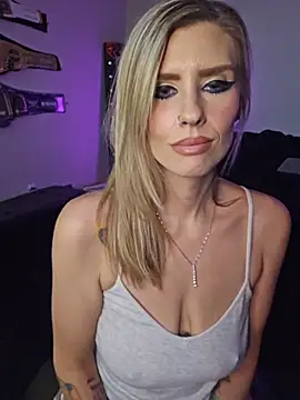 Snapshot of ellieconradxo chatting on 9, 7, 2026 ellieconradxo online show from 9, 7, 2026