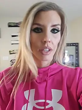 Snapshot of ellieconradxo chatting on 6, 8, 2026 ellieconradxo online show from 6, 8, 2026