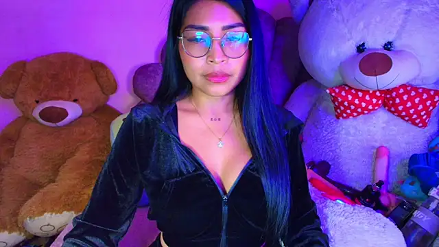 Snapshot of Pocahontascute_33 chatting on 5, 6, 2026 Pocahontascute 33 online show from 5, 6, 2026