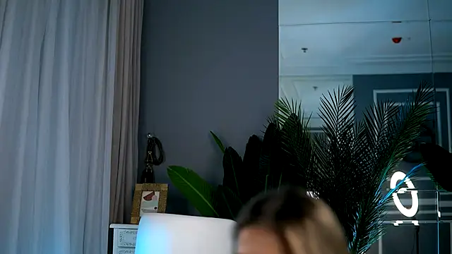 KellyMathews online show from 10, 9, 2025