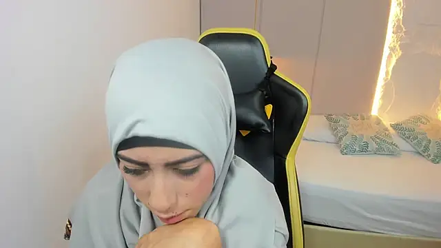 chaymae nah  online show from 24, 1, 2025