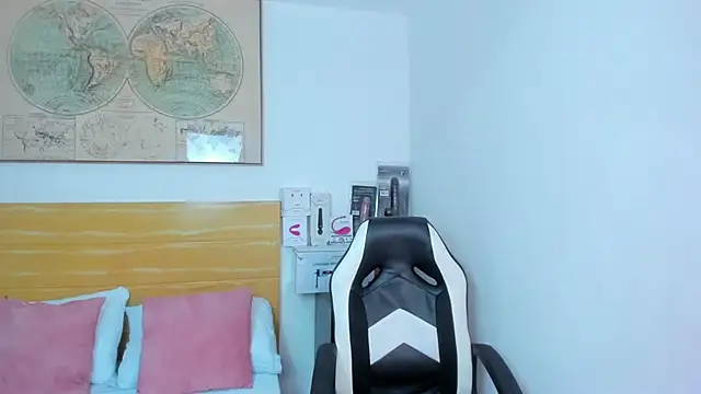 chaymae nah  online show from 21, 2, 2025