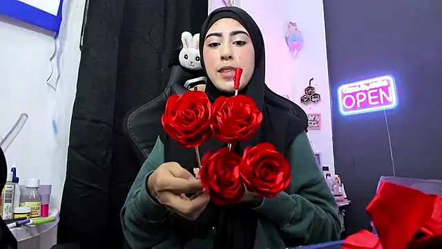 chaymae nah  online show from 23, 4, 2026