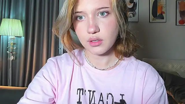 HanahCute online show from 22, 2, 2025