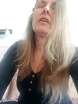 Evelina cute online show from 19, 4, 2026