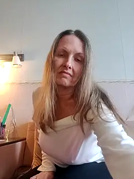 Evelina cute online show from 25, 4, 2026