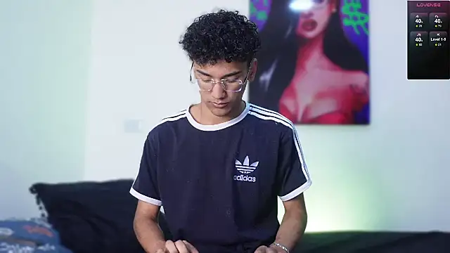 harrytwink18 online show from 6, 1, 2025