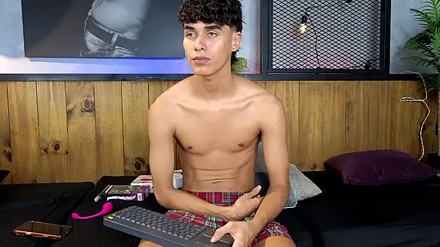 Snapshot of andrewortix chatting on 7, 3, 2026 andrewortix online show from 7, 3, 2026