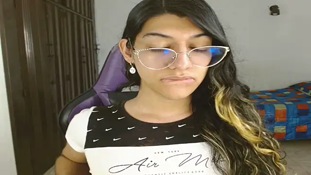 engielphoenis14 online show from 9, 10, 2025