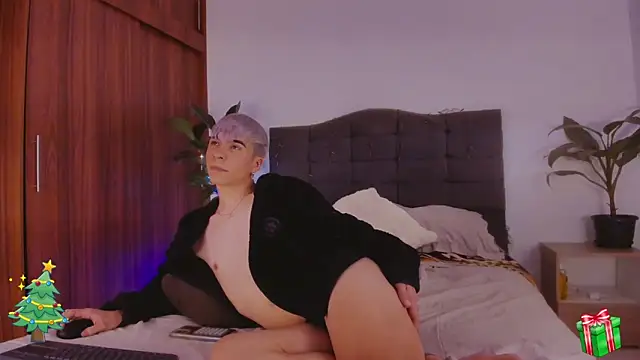 Snapshot of 2gays_1Str8 chatting on 18, 12, 2024 2gays 1Str8 online show from 18, 12, 2024