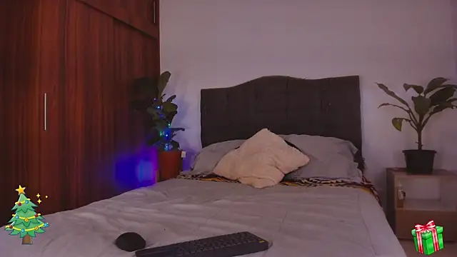 Snapshot of 2gays_1Str8 chatting on 22, 12, 2024 2gays 1Str8 online show from 22, 12, 2024