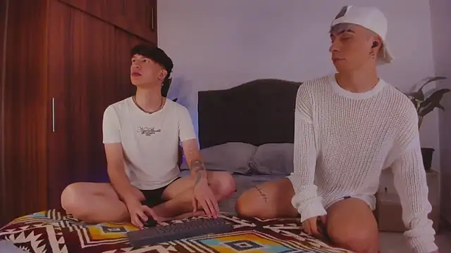 Snapshot of 2gays_1Str8 chatting on 28, 12, 2024 2gays 1Str8 online show from 28, 12, 2024