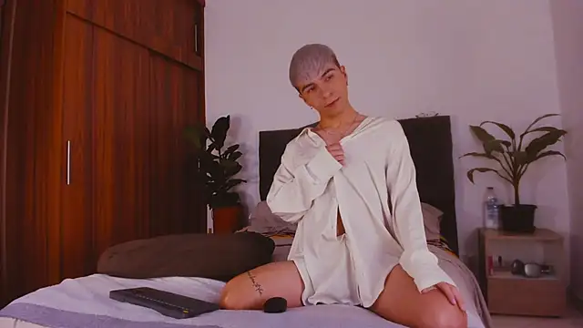 Snapshot of 2gays_1Str8 chatting on 31, 1, 2025 2gays 1Str8 online show from 31, 1, 2025