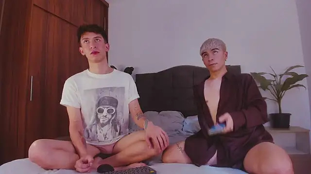 Snapshot of 2gays_1Str8 chatting on 22, 2, 2025 2gays 1Str8 online show from 22, 2, 2025